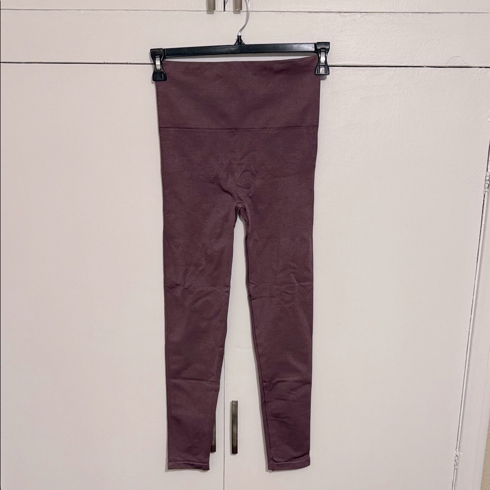 NEW Plum BLANQI Women's Leggings M